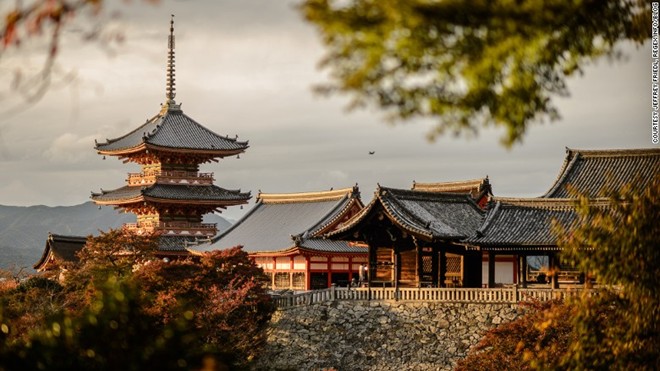 Ngôi đền Kiyomizu-dera là một trong những nơi được du khách yêu thích.